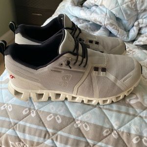 On Cloud 5 waterproof size 7.5